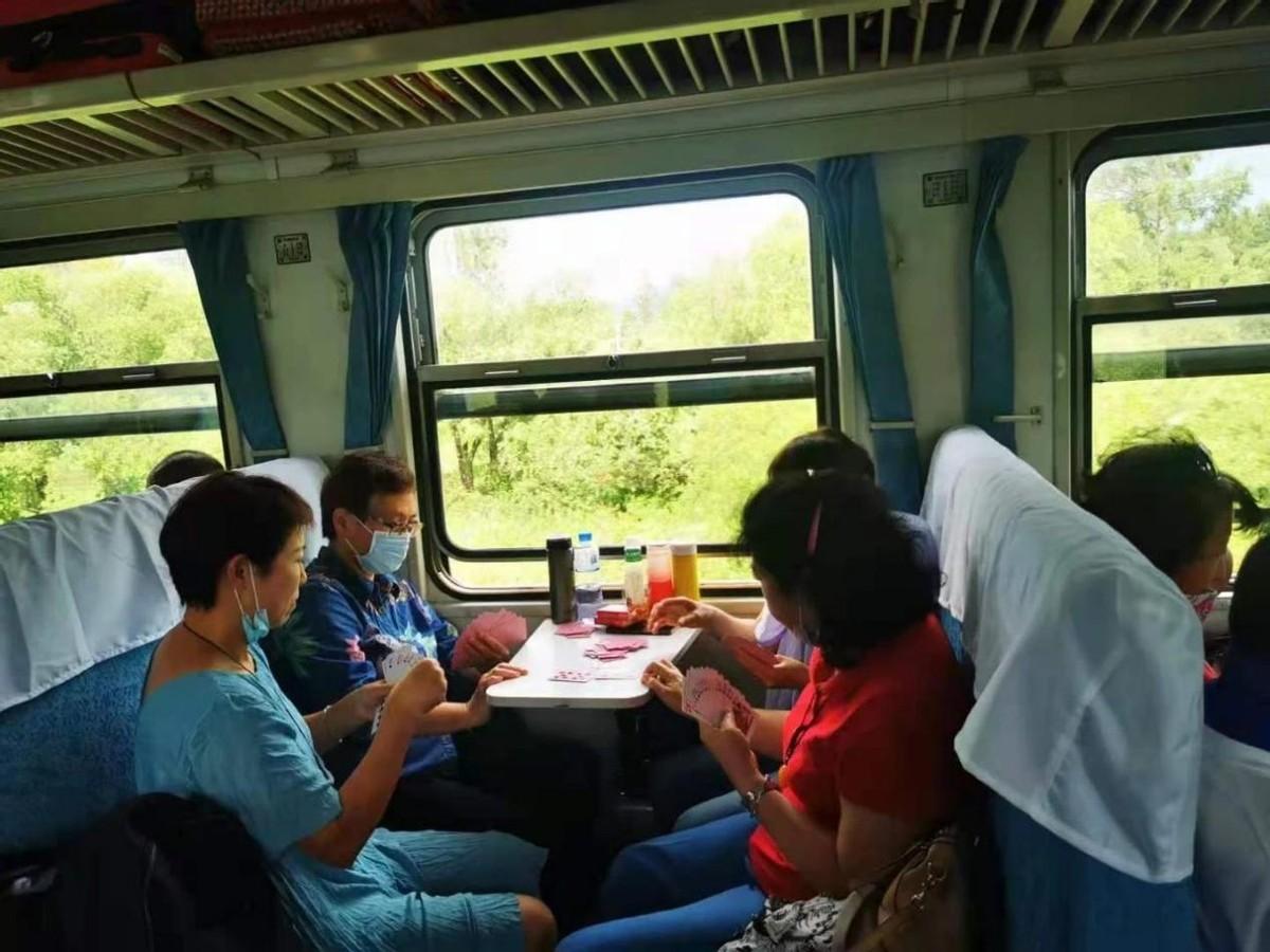 最新喜剧电影在线观看，自然美景的心灵之旅之旅