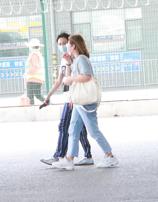 郑爽猫妹妹星光互动直播，魅力无限，最新直播内容抢鲜看