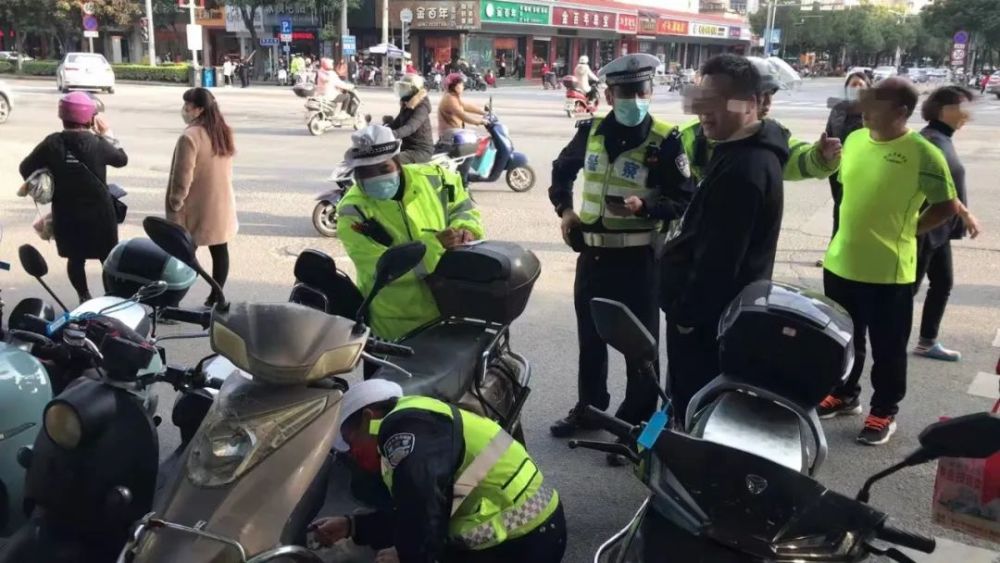 灵宝交通事故与日常趣事，意外中的温情时刻