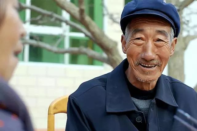 般若关中老人的活力生活，持续学习、乐观笑对，活到老学到老