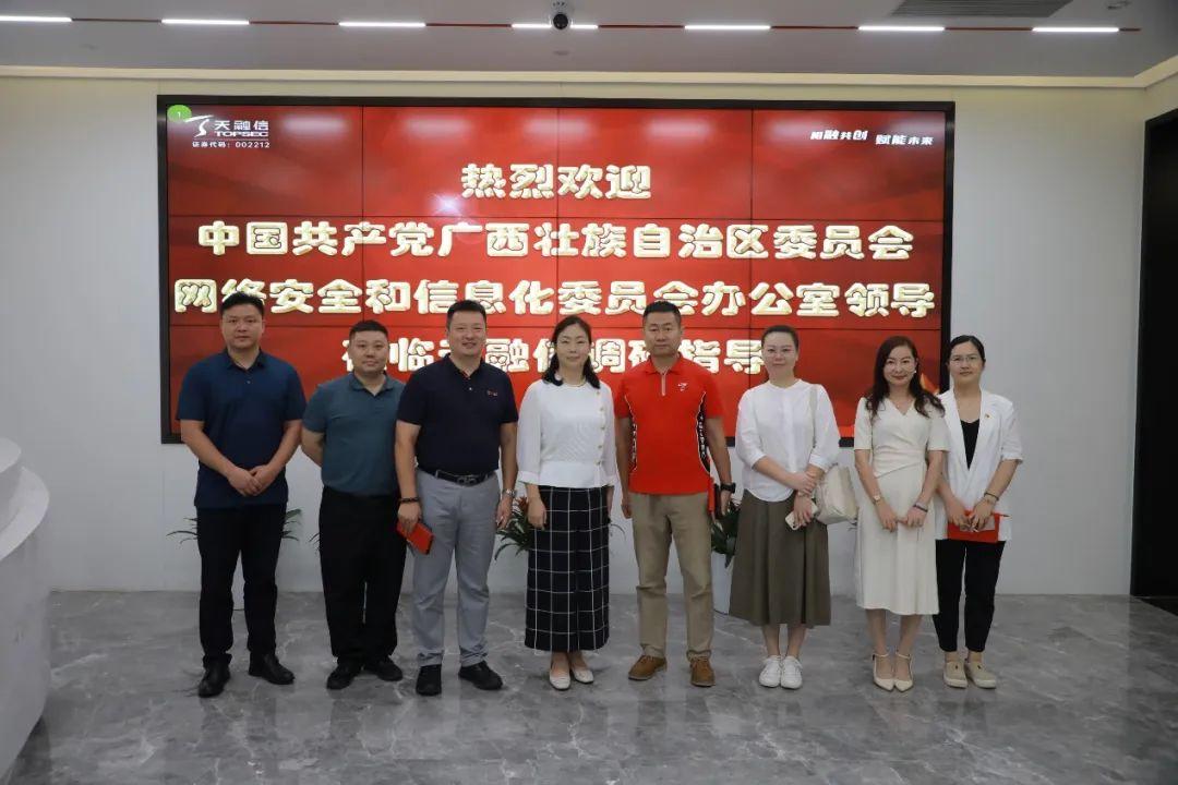 何娟带你领略智能科技产品的魅力，全新体验，科技让生活更精彩！
